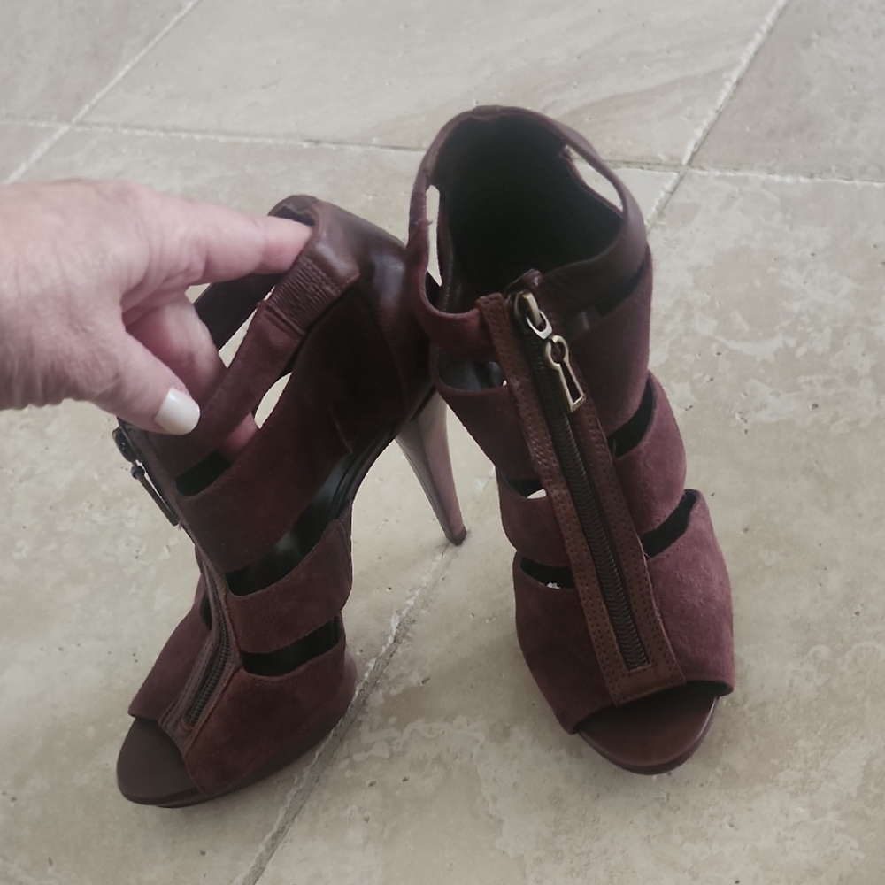 Chic Brown Heeled Sandals with Zipper